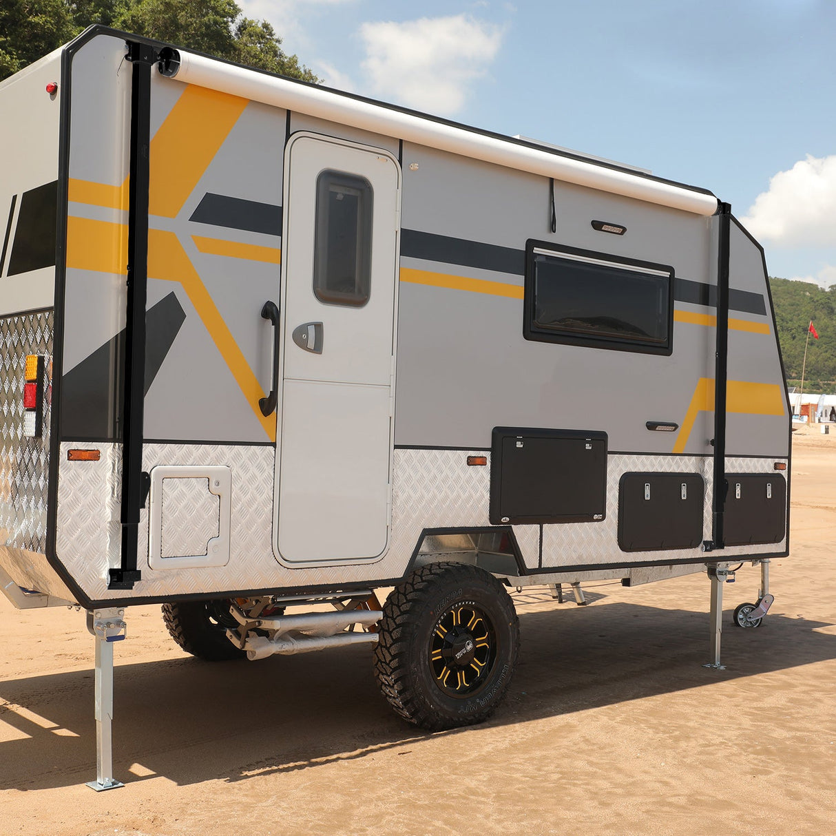 AWNLUX RV Patio Manual Awning - Black Frame - AWNLUX Camper RV Awning Supplier China — UV-proof, water-proof, mildew-proof long lasting color fabric, lightweight aluminum alloy.