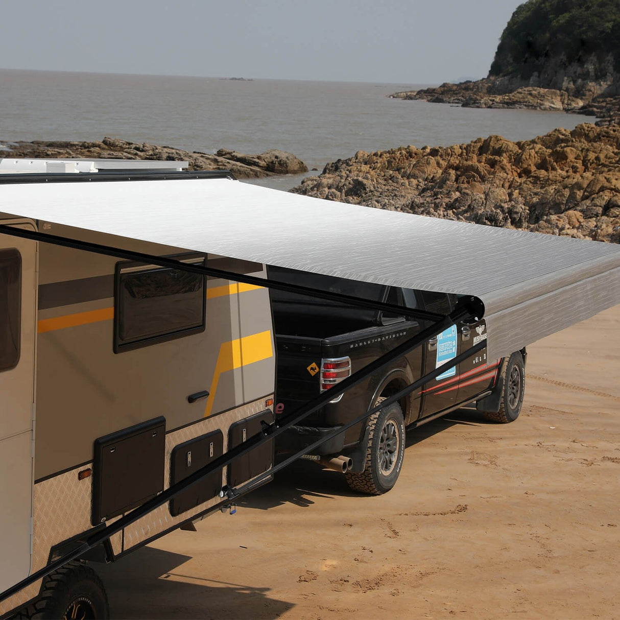 AWNLUX RV Patio Manual Awning - Black Frame - AWNLUX Camper RV Awning Supplier China — UV-proof, water-proof, mildew-proof long lasting color fabric, lightweight aluminum alloy.