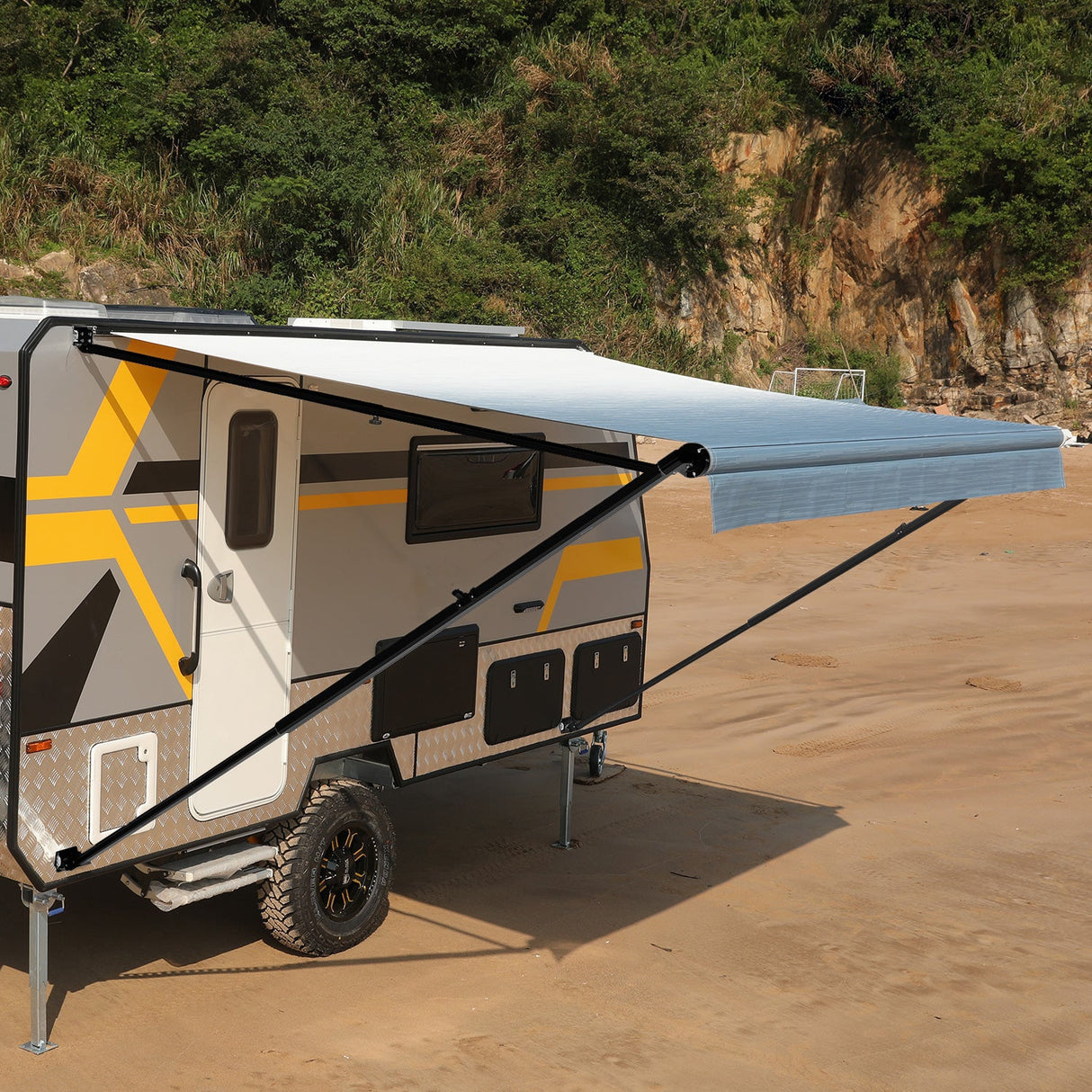 AWNLUX RV Patio Manual Awning - Black Frame - AWNLUX Camper RV Awning Supplier China — UV-proof, water-proof, mildew-proof long lasting color fabric, lightweight aluminum alloy.
