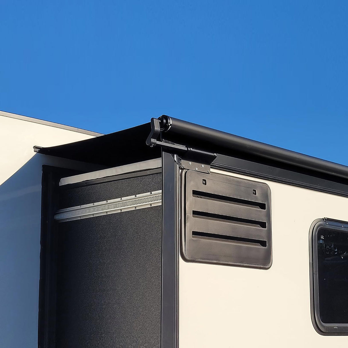 AWNLUX RV Slide Out Awning - Heavy-duty, durable slide-out protection from dirt, debris and water infiltration.