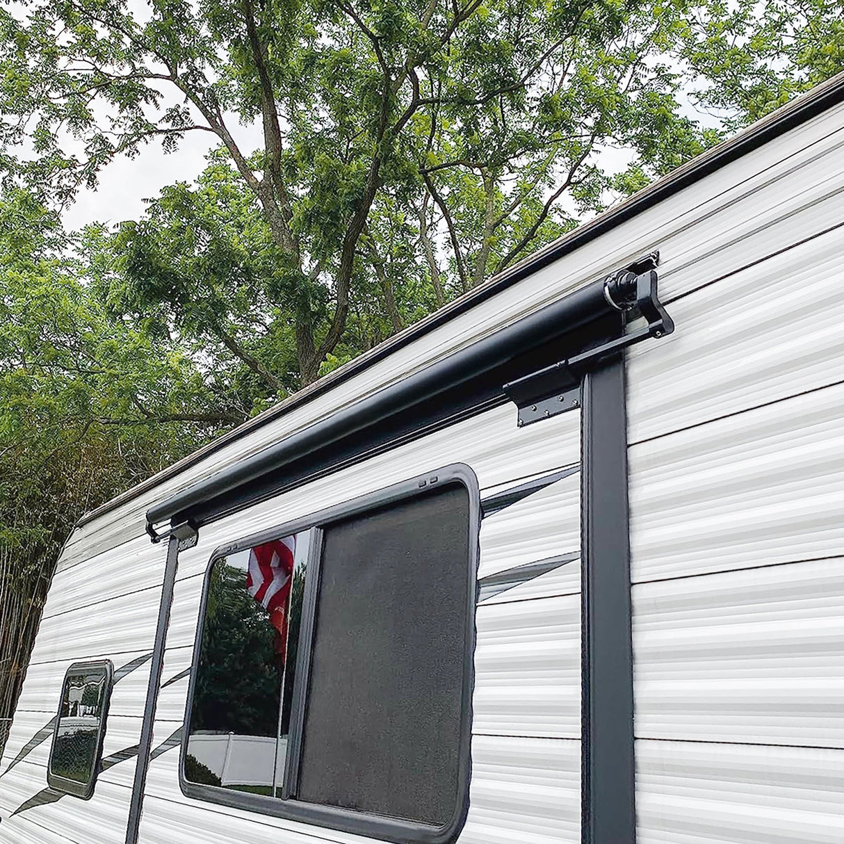 AWNLUX RV Slide Topper Awning - The awning will automatically roll up the fabric as you close your slide-out.